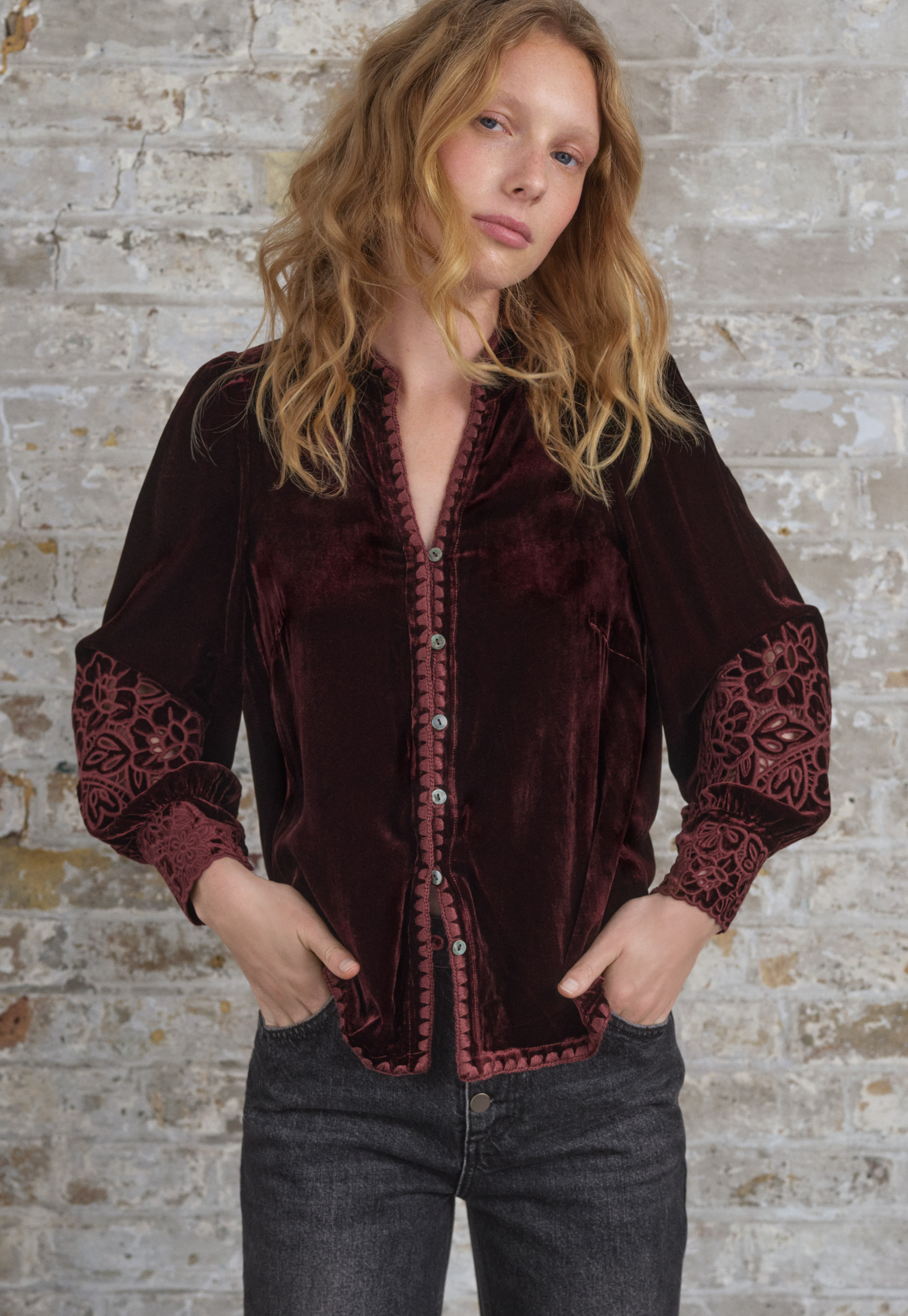 ameri UND VELOUR EMBROIDERY BLOUSE AMERI UND VELOUR EMBROIDERY BLOUSE